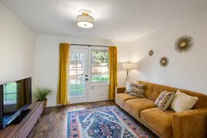 Entire 3 BR Home - Close to Highway & Amenities - Image 2