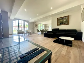 Large forest cottage by the lake, 15 min ocean - Image 2