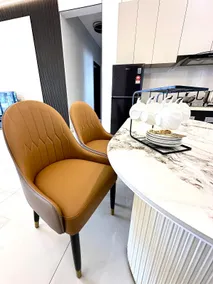 Deluxe 3 Bed 3 Bath Apartment - Image 4