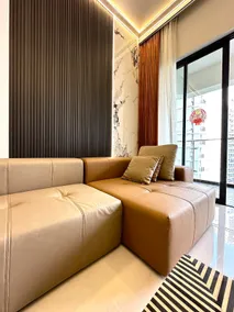 Deluxe 3 Bed 3 Bath Apartment - Image 3