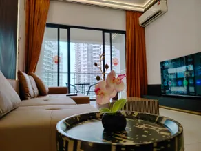 Deluxe 3 Bed 3 Bath Apartment - Image 2