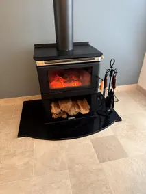 Stylish and family friendly with a cozy fireplace - Image 2