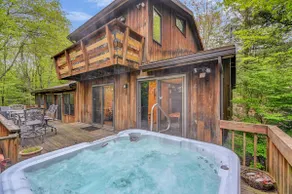 Cozy house in Poconos with hot tub, king bed - Image 3