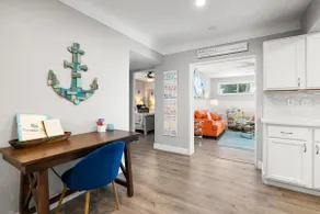 Spacious and Short Drive to Beach - Image 5