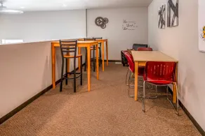 4 BR Apartment in Menasha 104 - Image 5