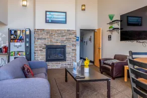 4 BR Apartment in Menasha 104 - Image 3