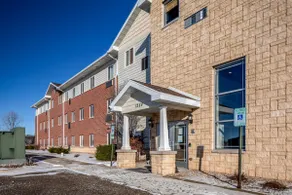 4 BR Apartment in Menasha 104 - Image 2