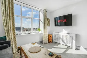 Spacious Penthouse apartment - Private Parking - Image 2