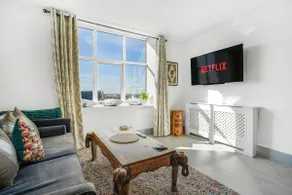Spacious Penthouse apartment - Private Parking - Image 3