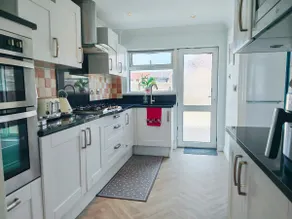 Relaxing & Accessible Family Escape by the coast - Image 4
