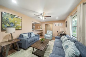 Charming-Near Hobby Airport, King Bed - Image 2