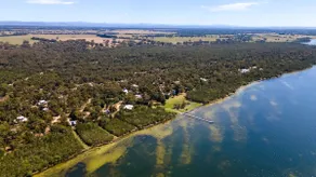 Huon: 1BR lodge offering water views + more! - Image 3