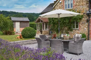 Garden, parking, shared games room, dogs welcome - Image 2