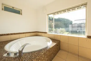 8-minute walk to the beach! Pet friendly, BBQ available / Private rental / Room only / Up to 7 people - Image 5