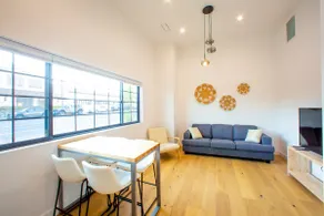 Modern 1BD Suite on State St. - Walk Everywhere! - Image 3