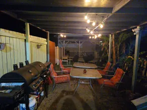 Hawaiian owned Banana Hut - Image 3