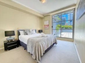 Townhall/QVB/Darling Harbour: Large Apt w Terrace - Image 3