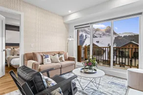 3BR Mountain Bliss Retreat w/ Gym, Hot Tub & Sauna - Image 1