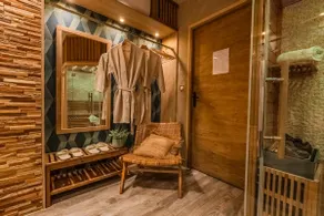 Jacuzzi • Steam room • Sauna • Outdoor terrace - Image 2