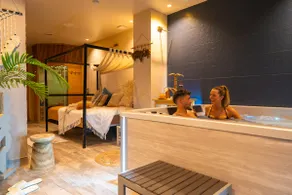 Jacuzzi • Steam room • Sauna • Outdoor terrace - Image 3