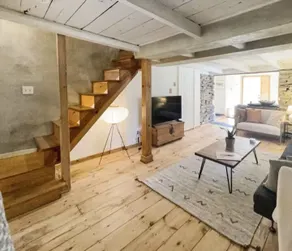 Modern Catskills Retreat with Firepit - Image 2