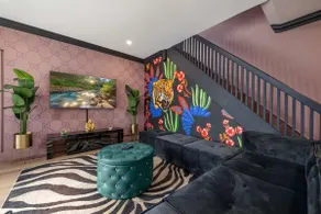 The Gucci House! Pool, PhotoOps, Centrally Located - Image 3