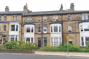 Harrogate Self Catering -Kings Suite-Private Parking-Overlooking H-C-C - Image 4