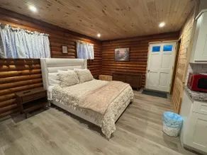 The Love Shack Log Cabin - Image 5
