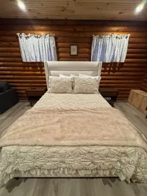 The Love Shack Log Cabin - Image 4