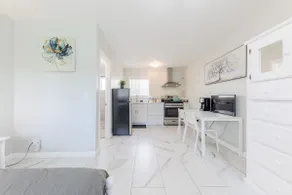 Beautiful Brand New Studio Arcadia #B. - Image 5