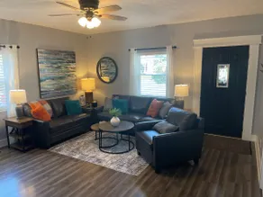 Home Away Fortville - Image 2