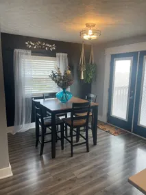 Home Away Fortville - Image 5