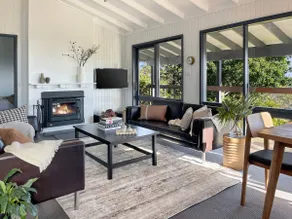 Clifftop cottage escape with breathtaking views - Image 2