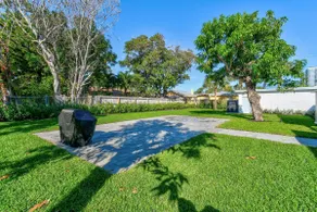 Serene Beachside Apt #5 2 Bed/1B - Image 2