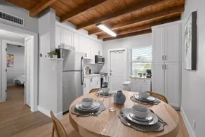 Serene Beachside Apt #5 2 Bed/1B - Image 4