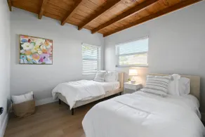 Serene Beachside Apt #5 2 Bed/1B - Image 5