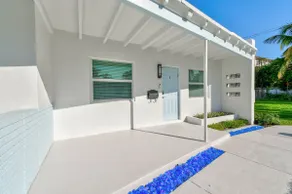 Serene Beachside Apt #5 2 Bed/1B - Image 3