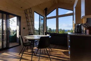 NØRR – King Beds, Hot Tub and Mountain Views - Image 3