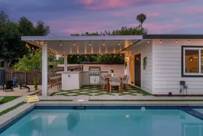 Bay Ho~Mins to Beach~Hottub~Heated Pool~Firepit - Image 2