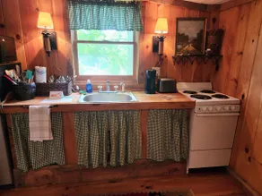 Affordable charm on 3 private rolling acres - Image 3