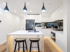 The Sid Bondi - Family & Pet Friendly w/ Parking - Image 3