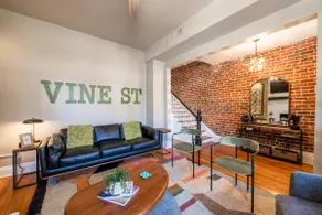 Vine Street Row House - Image 5