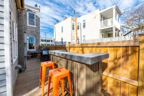 Vine Street Row House - Image 4