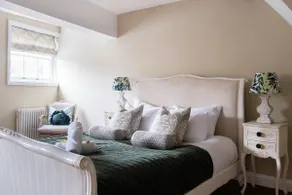 Luxury Spacious Townhouse on Wyle Cop - Image 3
