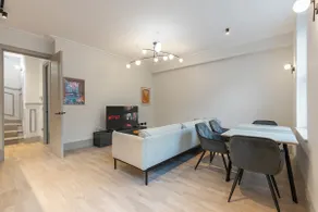 Spacious 3BR, 2BA – 1min to Tube, Sleeps 7 - Image 4