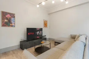 Spacious 3BR, 2BA – 1min to Tube, Sleeps 7 - Image 2