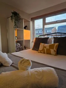 Spacious modern house w 2x bathrooms and parking - Image 3