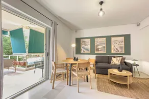 Zen Vouliagmeni Beach Apartment - Image 4