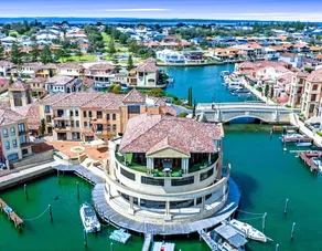 Avalon Bay Beachside Retreat + BBQ + Dogs Welcome - Image 3