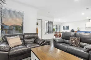 Avalon Bay Beachside Retreat + BBQ + Dogs Welcome - Image 4